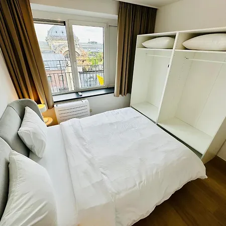 Unique 2 Bd Apartment - Grand Place View *