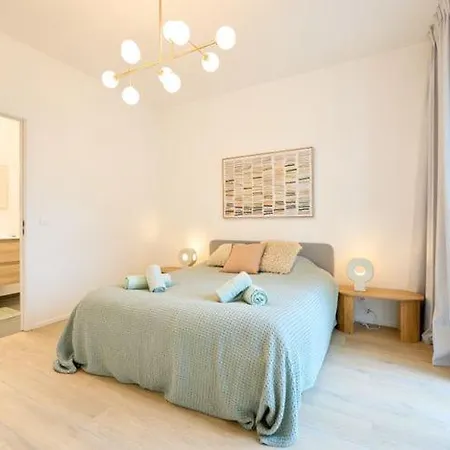 Emerald Coast Manor Homestay