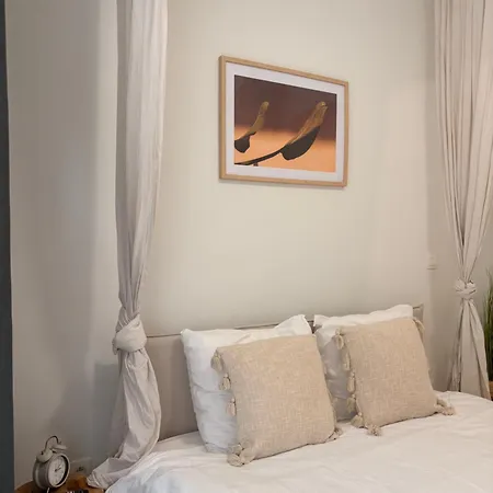 Fully Renovated Near Centre & Midi Appartement