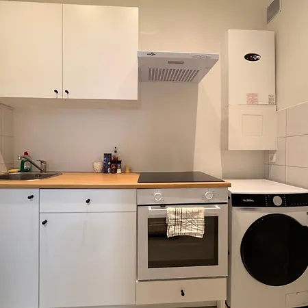 Fully Renovated Near Centre & Midi Apartment