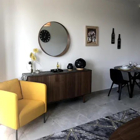 30 Pied A Terre Apartment
