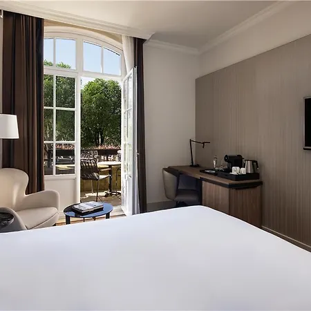 Nh Carrefour De L'europe Hotel 4*