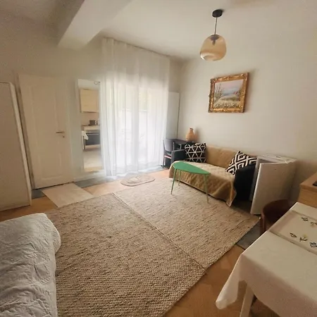 Cosy Small Apartment *