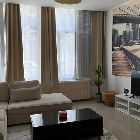Cozy In Brussels- Schuman Area شقة بروكسل