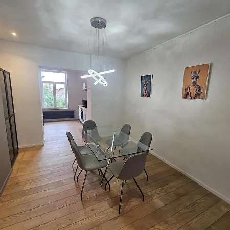 Luxury Triplex Stylish 2br In
