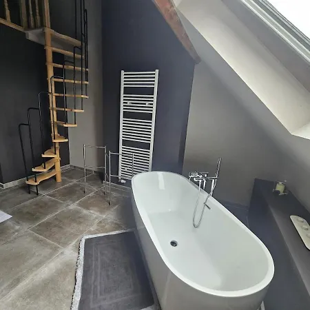 Luxury Triplex Stylish 2br In *