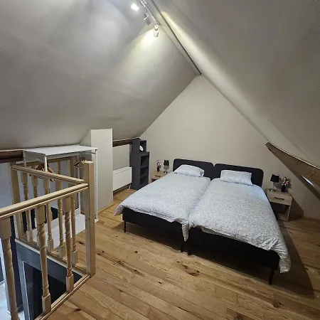 Luxury Triplex Stylish 2br In