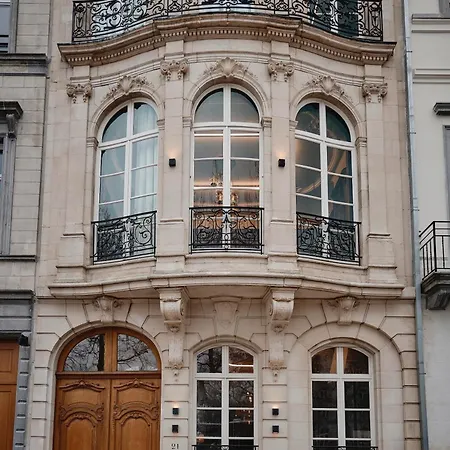 Faubourg 21 - The Leading Of The World