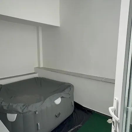 Luxury 2br & 2 Jacuzzi Near Expo 12 & Ing Arena *
