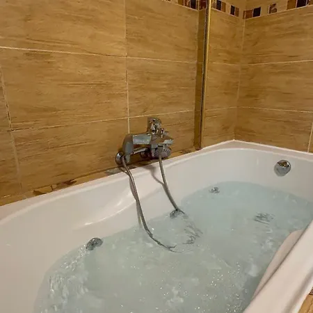Apartament Luxury 2br & 2 Jacuzzi Near Expo 12 & Ing Arena *