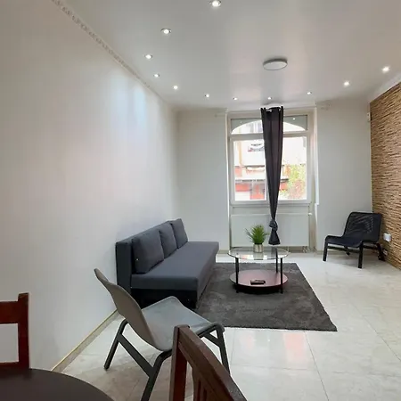 Luxury 2br & 2 Jacuzzi Near Expo 12 & Ing Arena Апартаменты