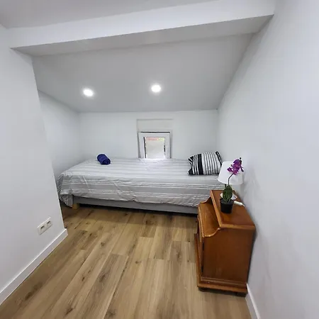 Charles House * Brusel