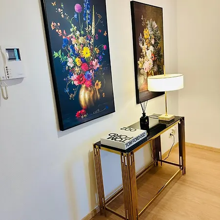 Designer- 2Bd-Apartment In The Heart Of Brussels דירה בריסל