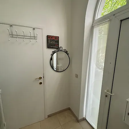 The Heart of Petit Sablon Apartment