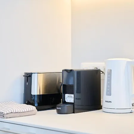 Louise Center Apartman *