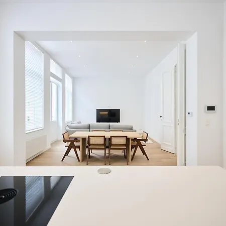 Louise Center * בריסל