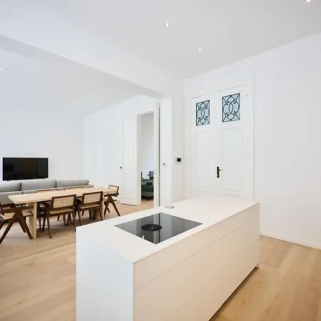 Louise Center Apartman