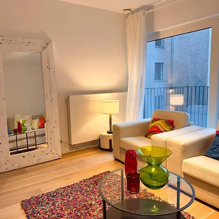Near Luxembourg Square, Cleaning Included Apartamento *