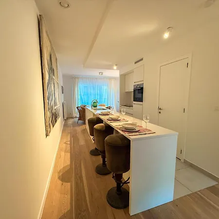 Apartment, Cleaning Included Daire Brüksel