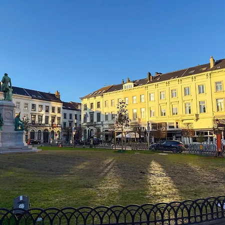 Near Luxembourg Square, Cleaning Included Daire Brüksel