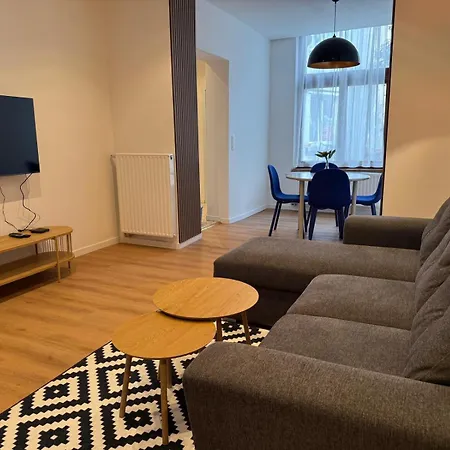 Le Goujons - New Near Midi Station Brüksel