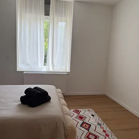 Le Goujons - New Near Midi Station Apartamento *