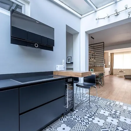 Uccle - Elegance & Modernity In A Quiet Setting *