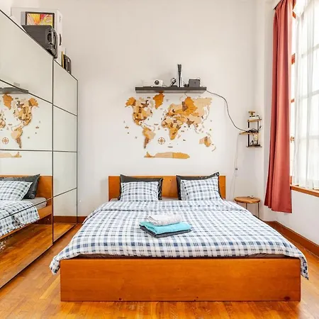 Luxury At Grand Place & Manneken Pis