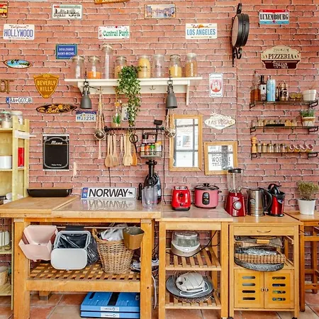 Luxury At Grand Place & Manneken Pis