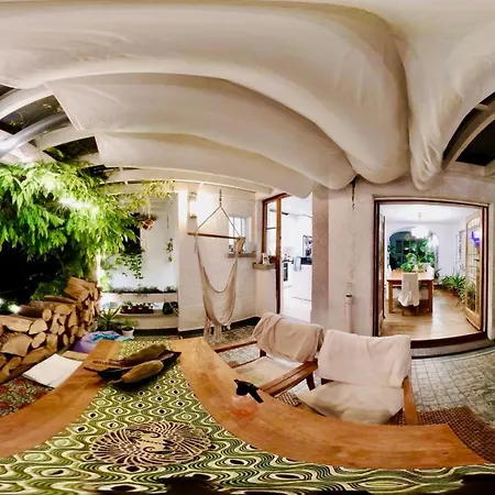 Calm, & Birdsong Near The Center * Bruxelles