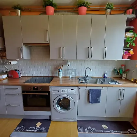 Apartamento With Terrace In Berchem-sainte-agathe *