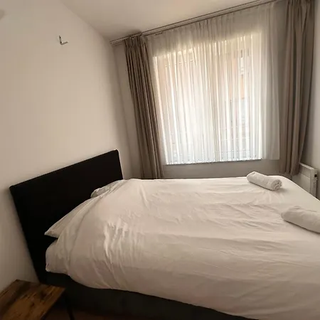 Modern 2 Bedroom For 6 - Center Daire *