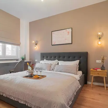 Apartment Near Metro, Center *