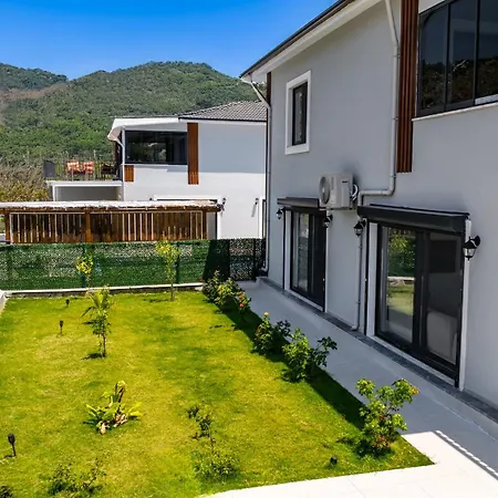Penthouse 220 M2 With Stunning View Over Daire *