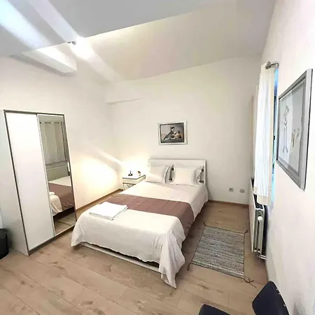 Centre De Bruxelles, A *