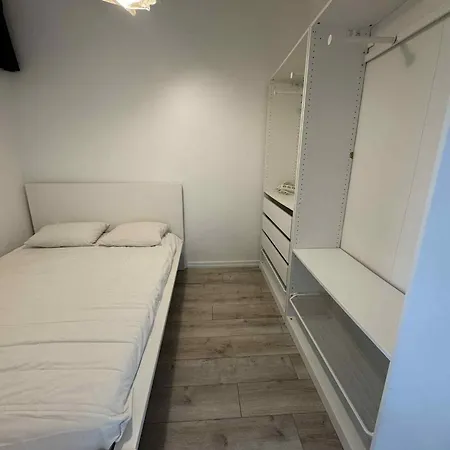 Quartier Ixelles - Metro Porte De Namur بروكسل