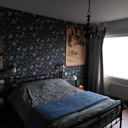 Overlooking شقة *