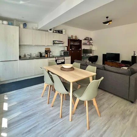 شقة Tiny House Avec Terrasse Privee, 10 Mins Du Centre *