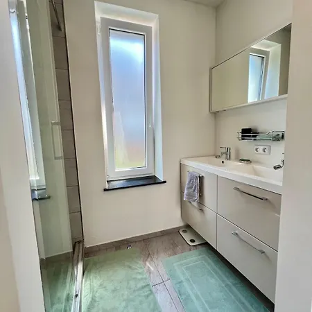 Appartement Tiny House Avec Terrasse Privee, 10 Mins Du Centre Bruxelles