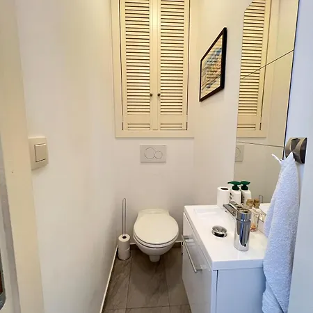 Tiny House Avec Terrasse Privee, 10 Mins Du Centre بروكسل