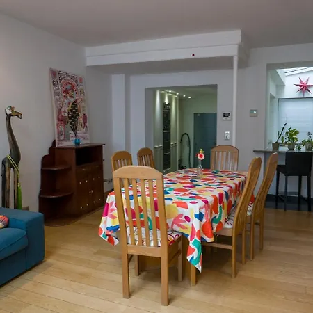 Eya House, Cozy, Bright & Well Located *