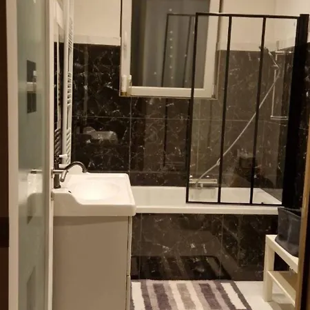 בית אירוח Mouzon'S House בריסל