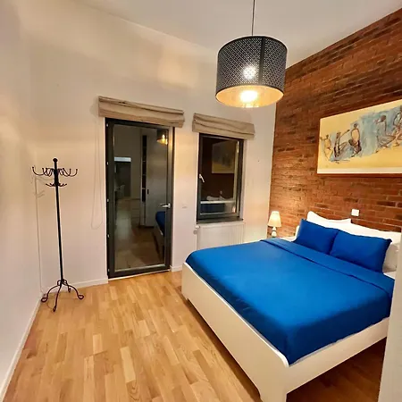 Center Apartment *