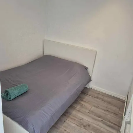 Quartier Ixelles - Metro Porte De Namur بروكسل