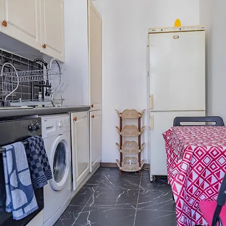 Gare Du Midi - 2-room Apartment Brussels
