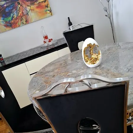 Apartment 2 A *