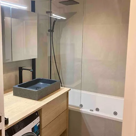 Stylish Flat,90m2, In A Great Location *