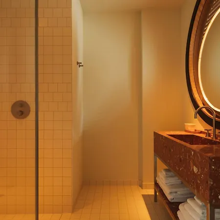 The Standard, 5*