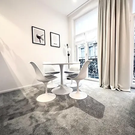 Magnificent In Sablon *