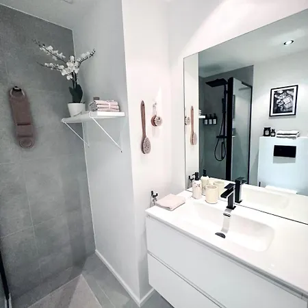 Magnificent In Sablon